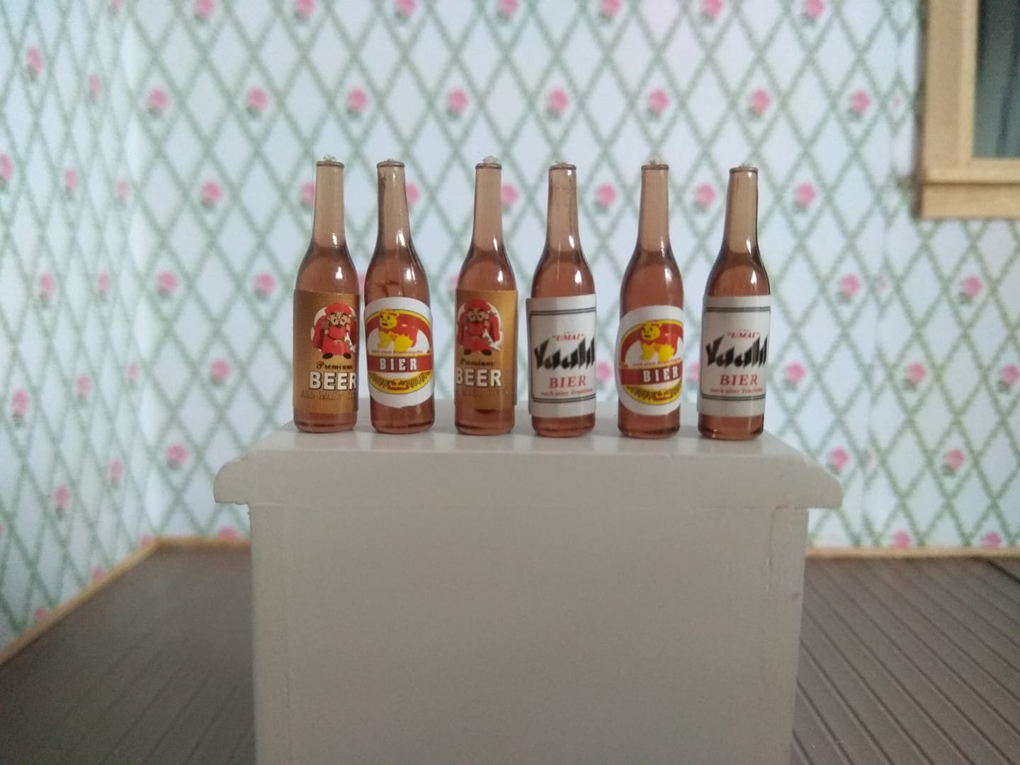 Set Flaschen bier 1:12 für das Puppenhaus