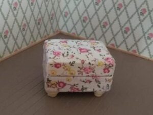 Sofahocker Blumenmuster 1:12