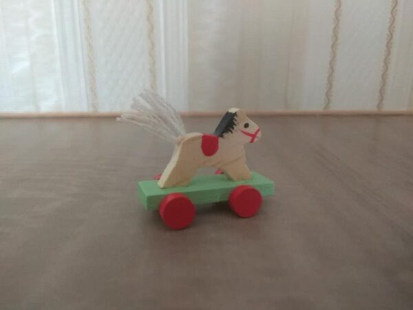 Holzpferdchen 1:12 für das Puppenhaus