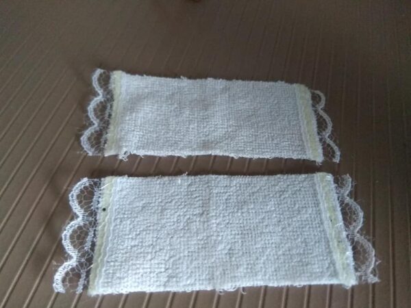 Handtuch-Set in weiss 1:12 für das Puppenhaus
