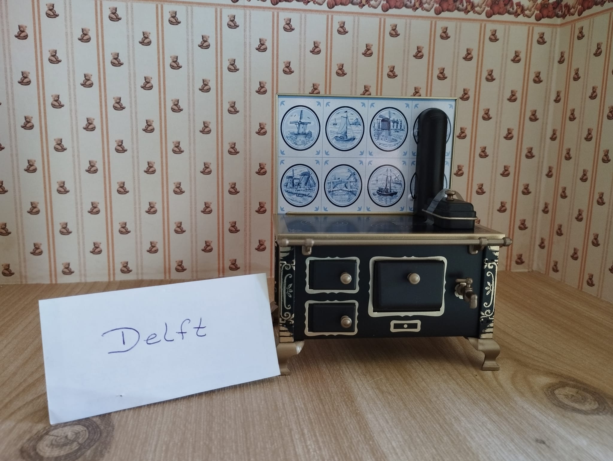 Miniaturofen “Delft” ohne Zubehör 1:12 für das Puppenhaus
