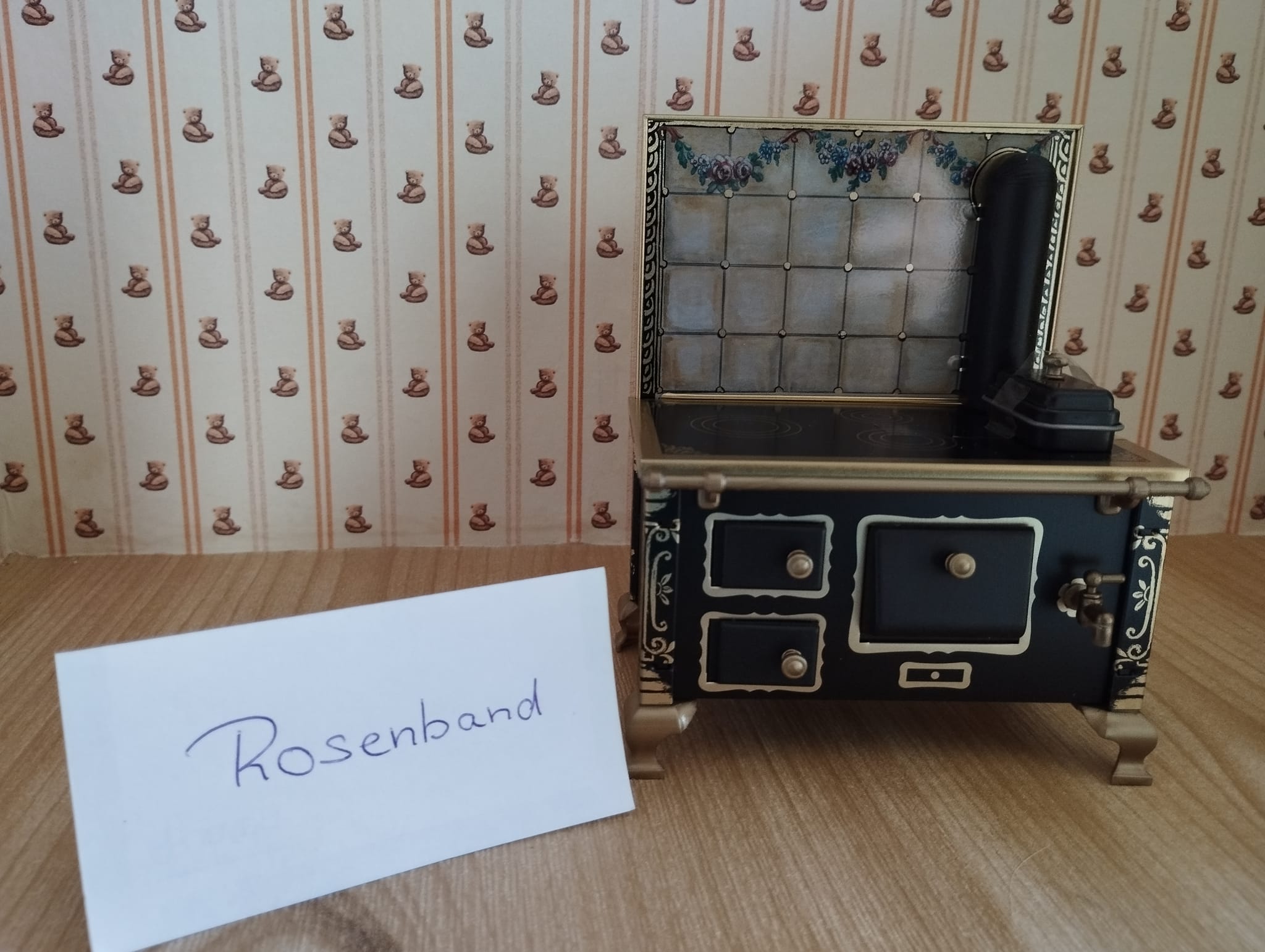 Miniaturofen “Rosenband” ohne Zubehör 1:12 für das Puppenhaus