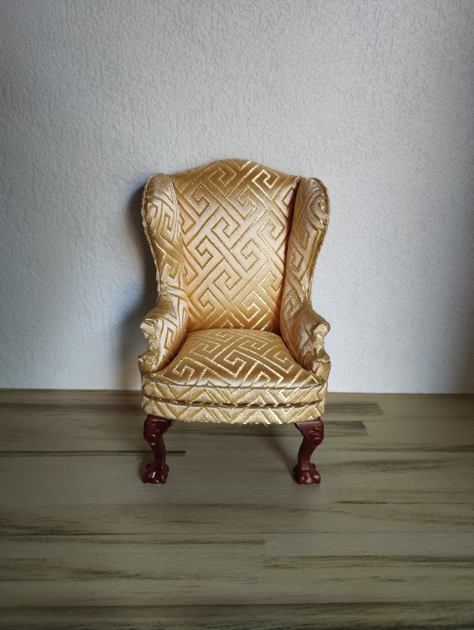 Goldener Ohrensessel