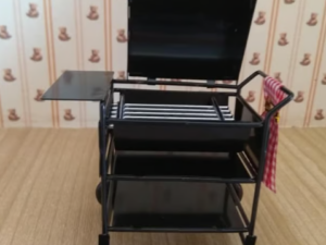 Aussengrill mit Geschirrtuch aus Metall für das Puppenhaus