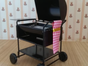 Aussengrill mit Geschirrtuch aus Metall für das Puppenhaus