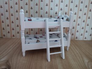 Hochbett weiss Puppenhausmöbel