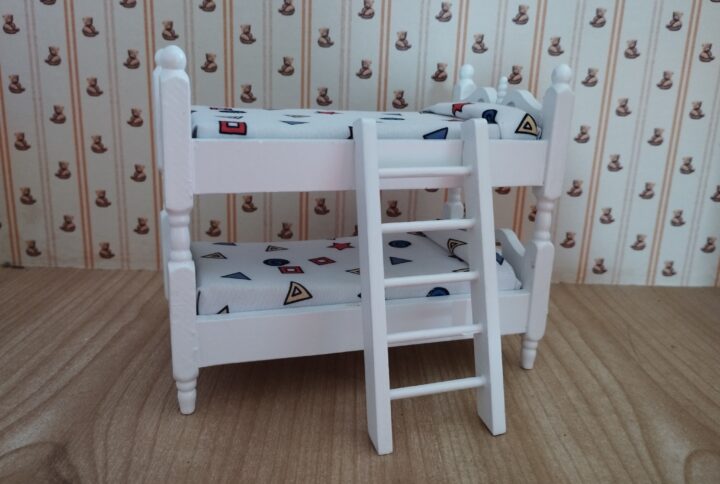 Hochbett weiss Puppenhausmöbel
