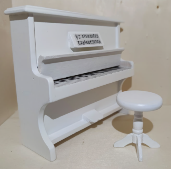 Klavier mit Hocker 1:12 schwarz oder weiss