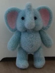 elefant beflockt stehend