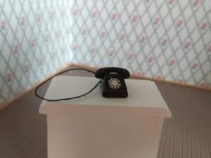 schwarzes schnurtelefon 1:12
