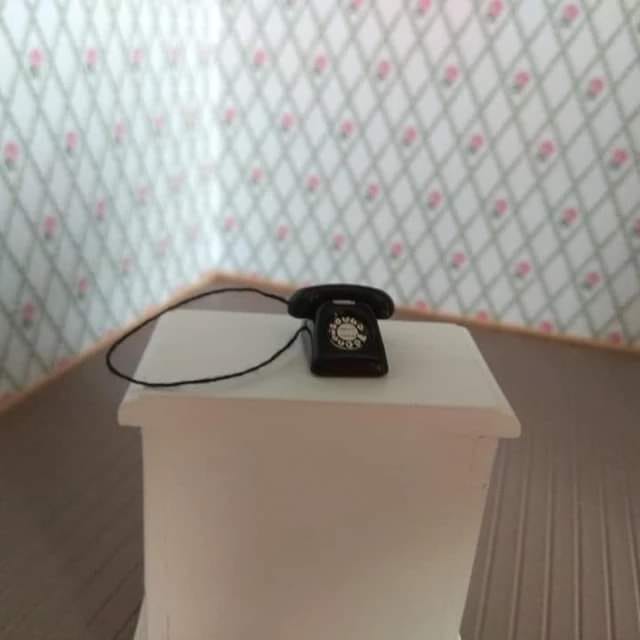 schwarzes schnurtelefon 1:12