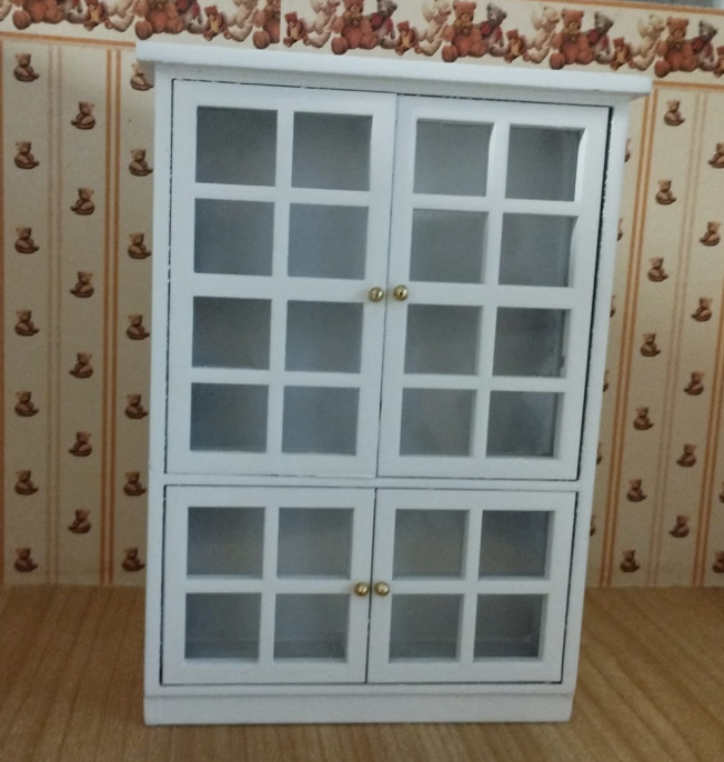 weisse Vitrine 1:12