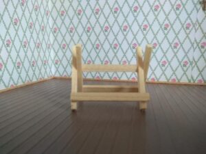 Sägeblock für das Puppenhaus