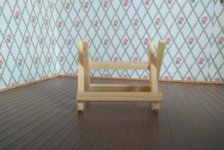 Sägeblock für das Puppenhaus