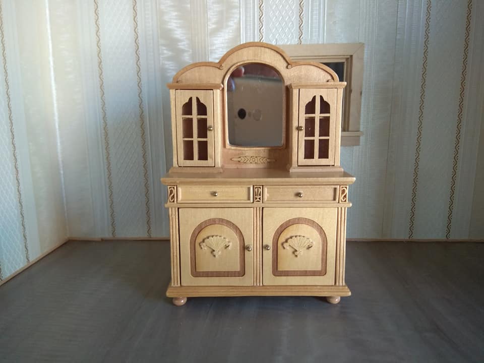 Esszimmerschrank mit Spiegel, Eiche hell 1:12