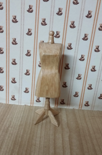 Schneiderpuppe für das Puppenhaus