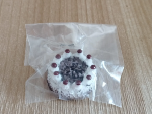 Schwarzwälderkirschtorte für das Puppenhaus 1:12