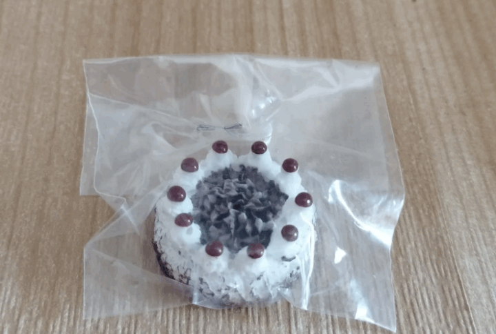 Schwarzwälderkirschtorte für das Puppenhaus 1:12