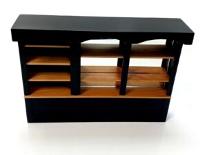 Barschrank aus Holz und Metall in schwarz für das Puppenhaus von oben