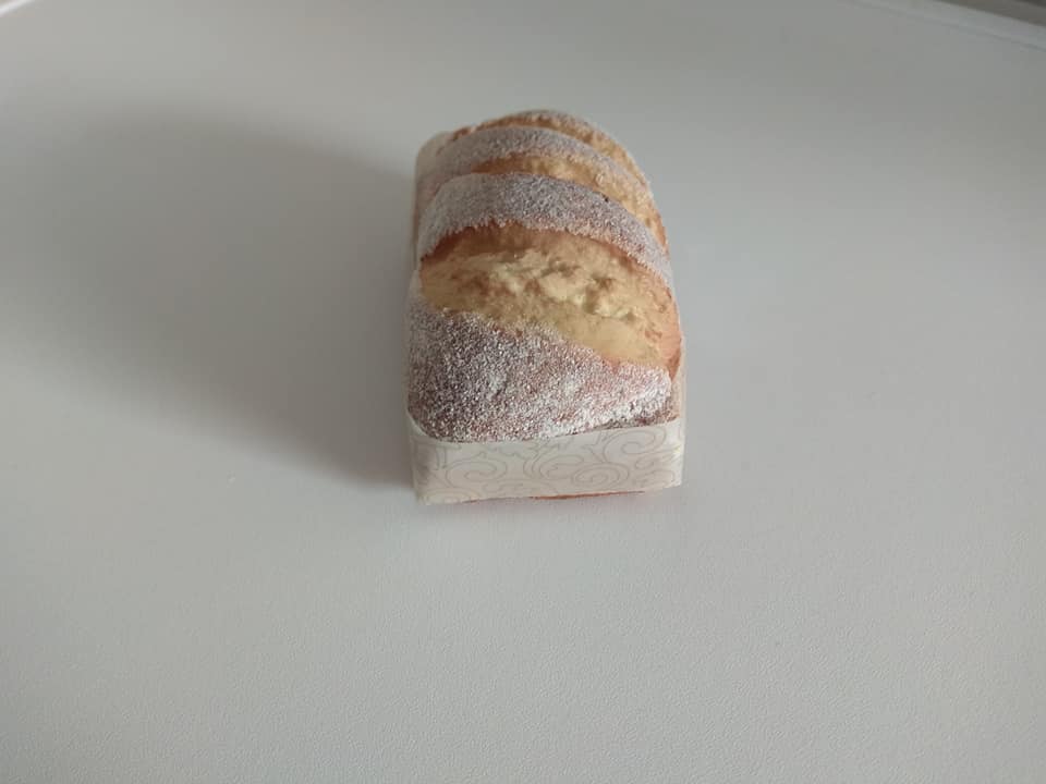 Kastenbrot mit Mehl Miniatur Deko