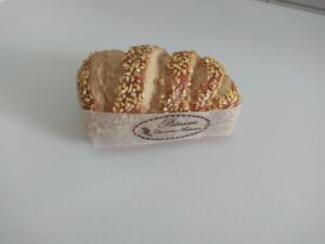Kastenbrot mit Körnern Miniatur Deko