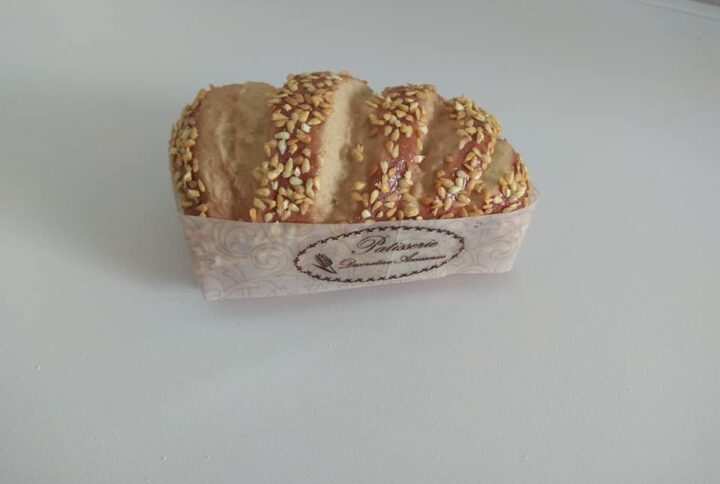 Kastenbrot mit Körnern Miniatur Deko