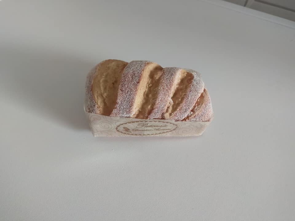 Kastenbrot mit Mehl Miniatur Deko