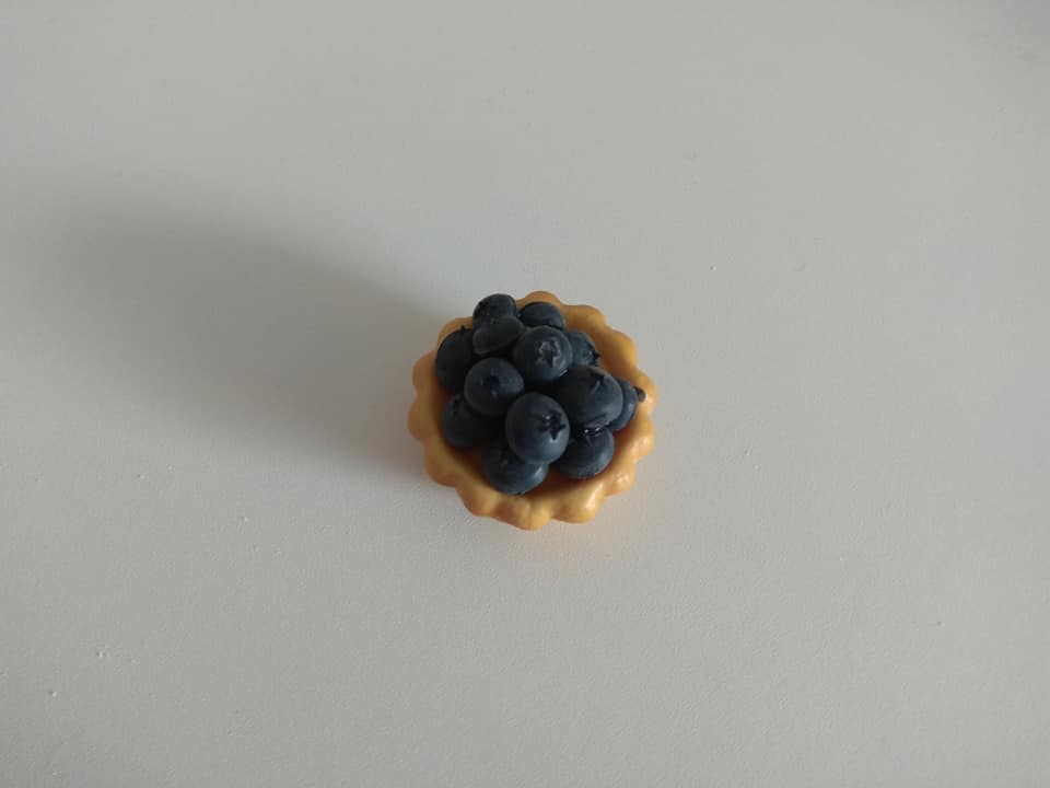Tarte Miniatur mit Heidelbeeren zur Deko