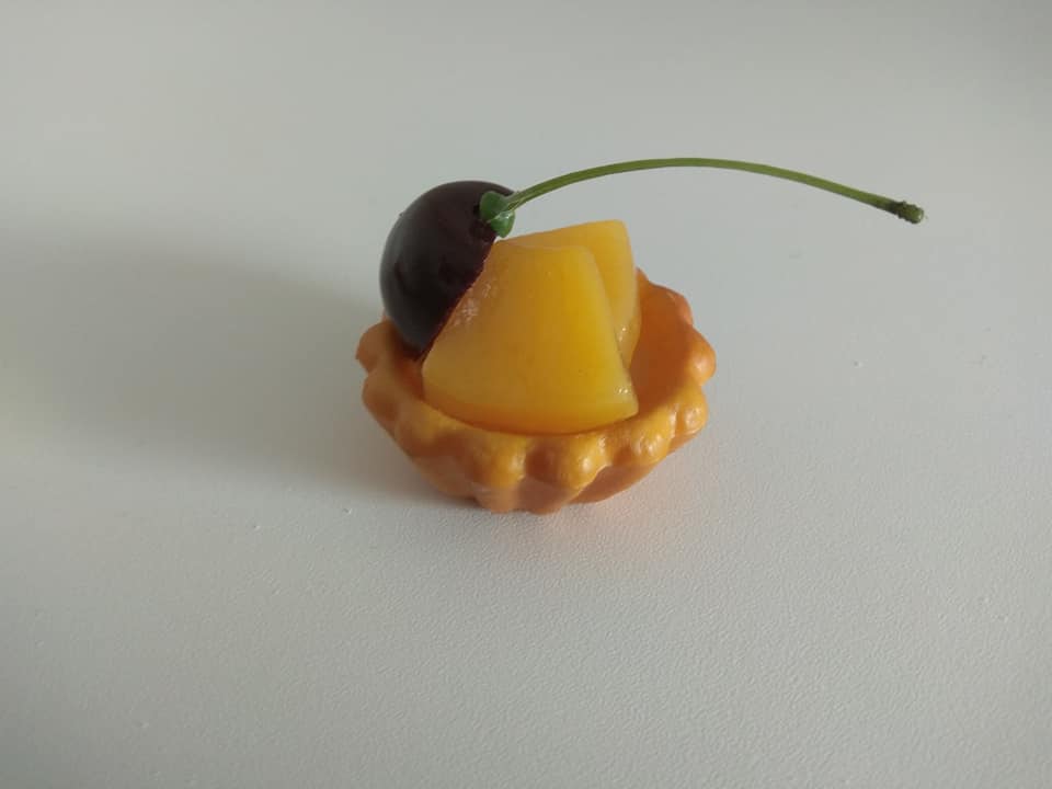 Tarte Miniatur mit Kirsche/Pfirsich oder Ananas zur Deko