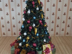 Großer Weihnachtsbaum im Maßstab 1:12