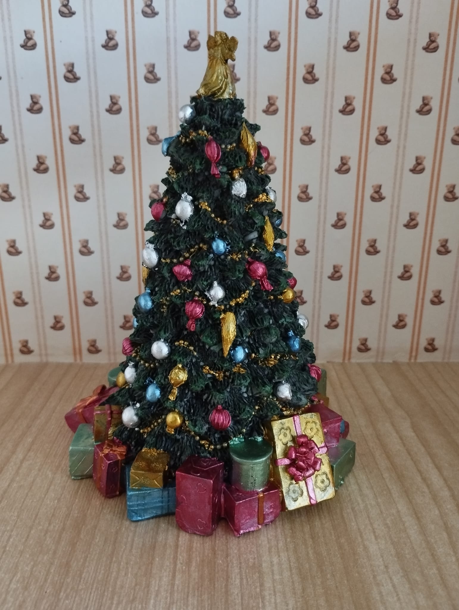 Großer Weihnachtsbaum im Maßstab 1:12