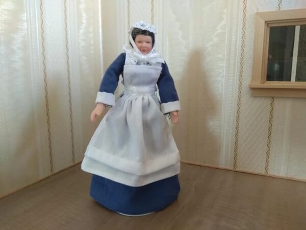 Puppenhauspuppe, Biegepuppe 1:12, Kammerzofe, Bedienstete