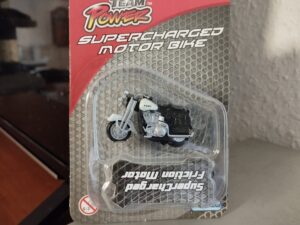 Motorrad creme/schwarz, 5 cm