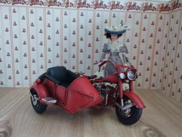 Motorrad mit Beiwagen in Miniatur, rot und Metall, Hobby