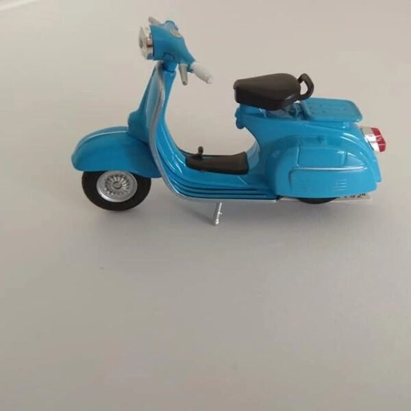 Vespa Roller blau “1970” von Welly aus Metall, 1:18