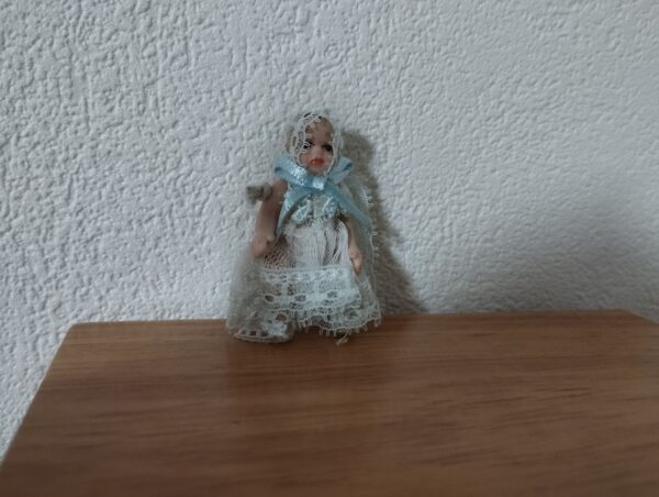 Baby mit blauer Schleife, Porzellanpuppe, Miniatur, (6)