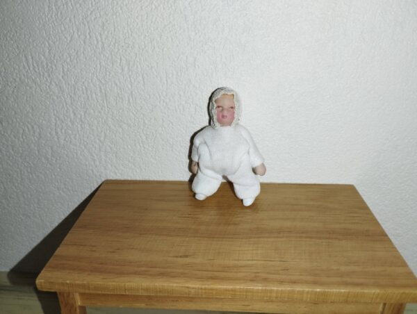 Porzellanpuppe, Baby mit Strampler , Miniatur