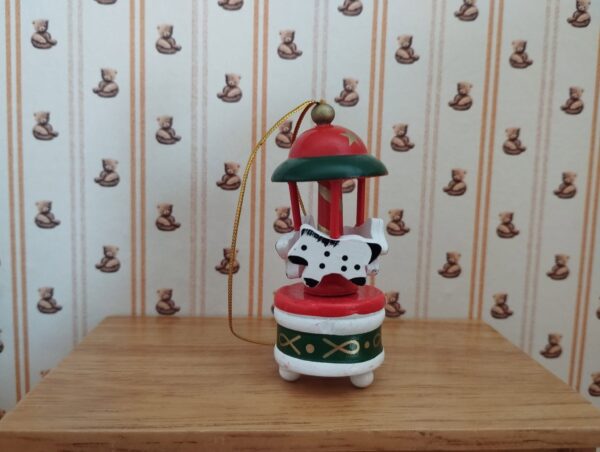Karussell ohne Funktion aus Holz, Miniatur