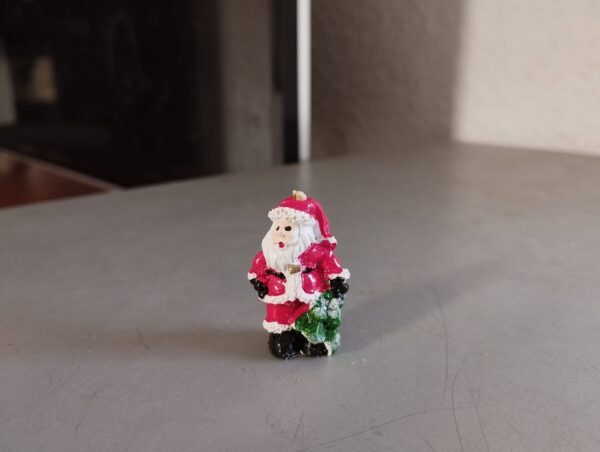 Nikolaus mit Tanne für die Weihnachtshütte/Weihnachtsmarkt